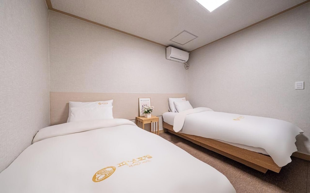 PEANUT HOTEL 33/61