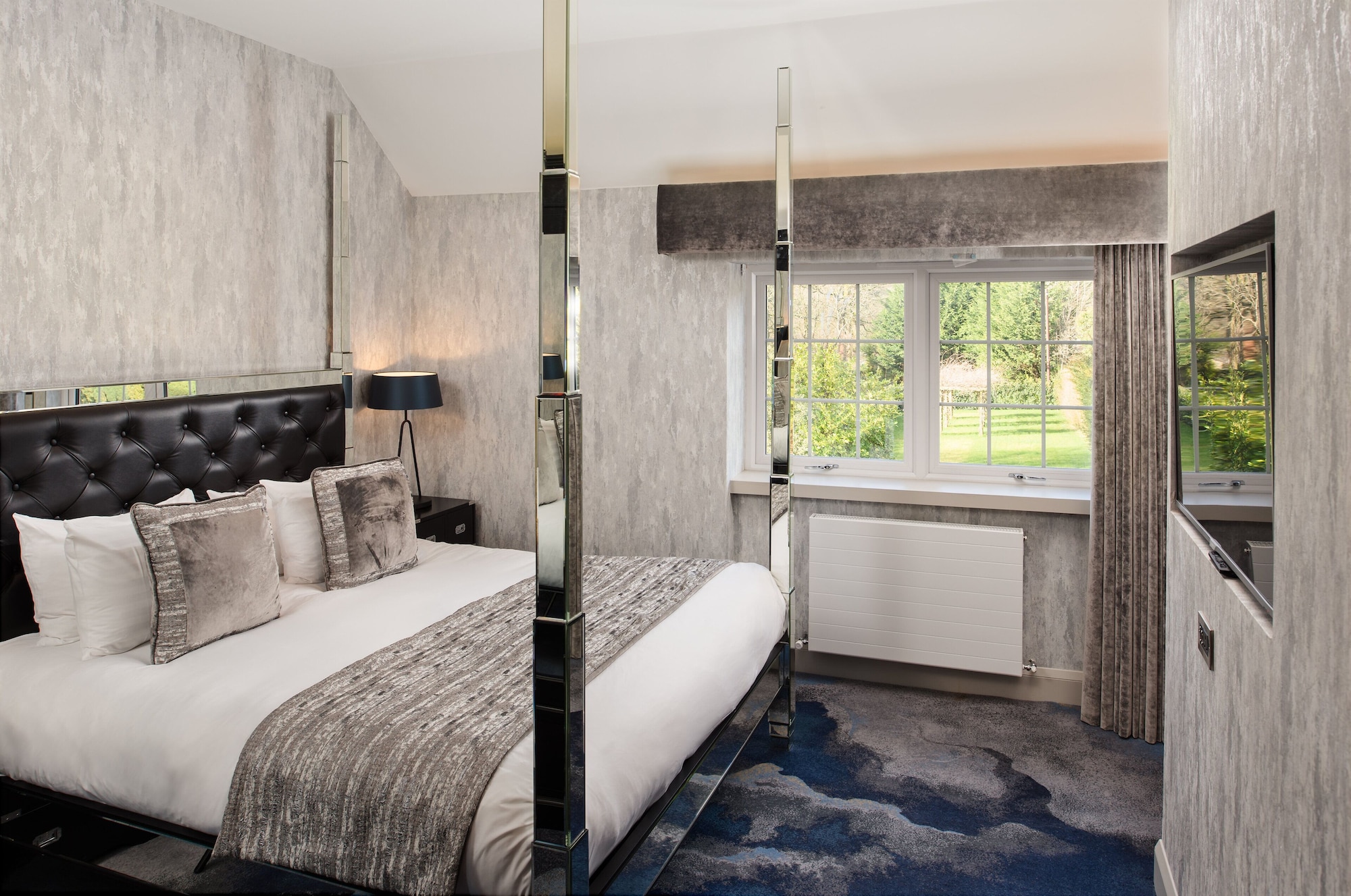 DELUXE, DOUBLE BED, SOFA