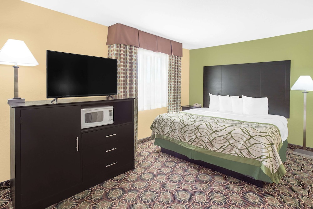 Baymont By Wyndham Holland 6/26