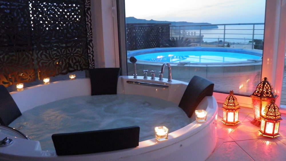 Blue Villas 7/50