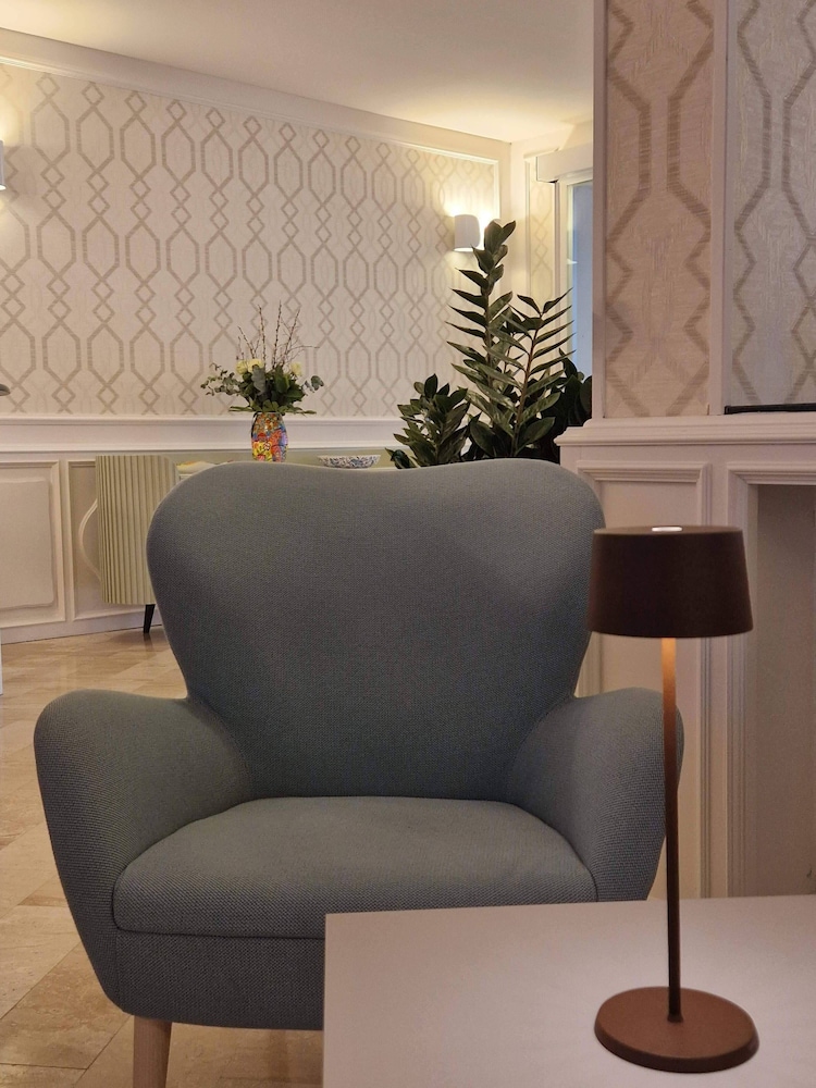 Du Lac Hotel 46/69