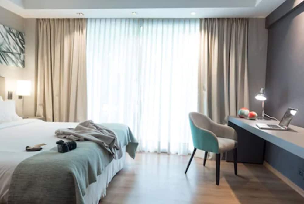 Portal Plaza Suites 10/50
