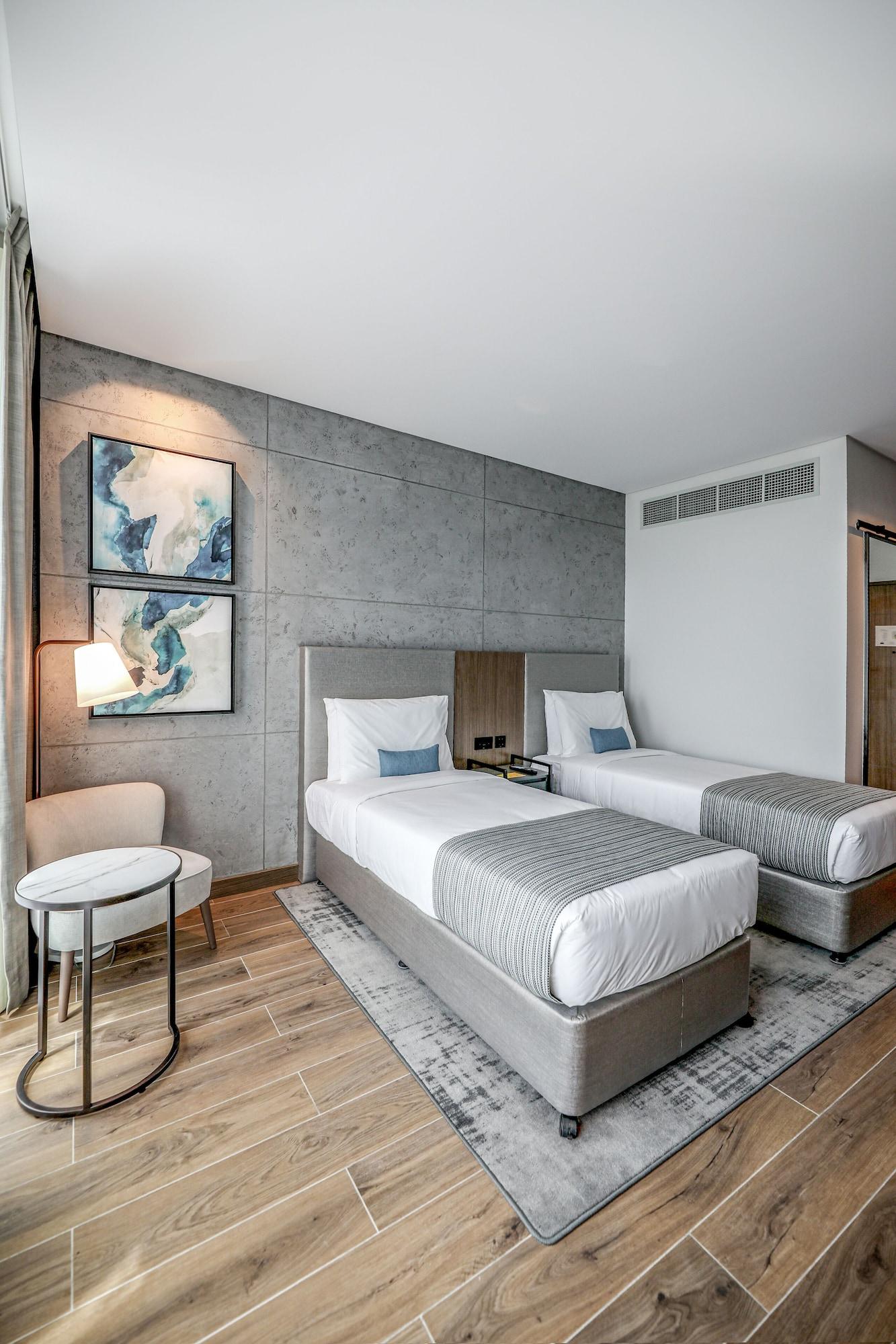 Deluxe, Single Bed, Skyline View
