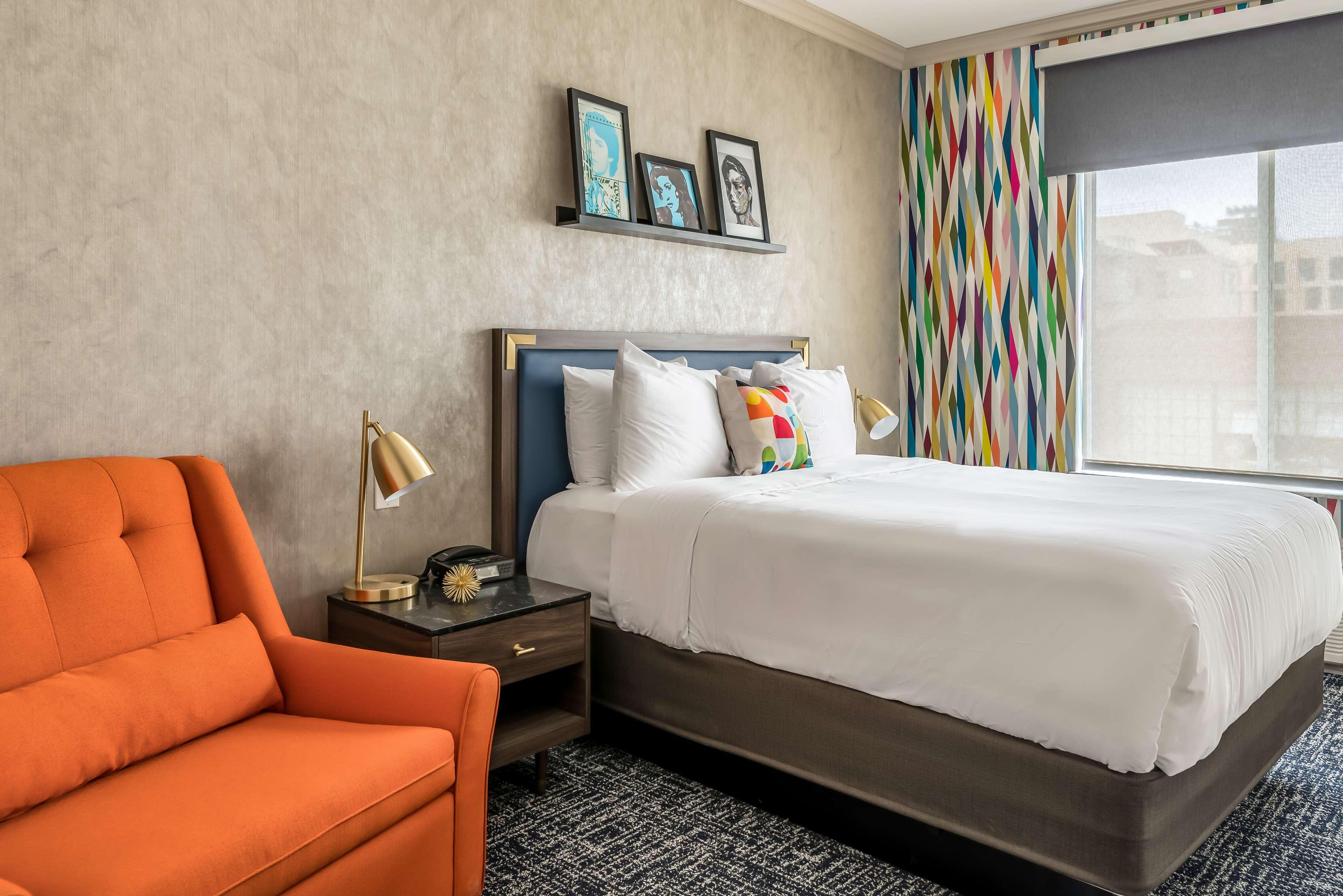 STANDARD, QUEEN BED
