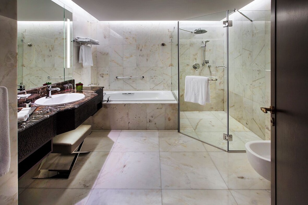 جناح جونيور بسريرين منفصلين بإطلالة على البحر، Bab Al Qasr Residence 7/7
