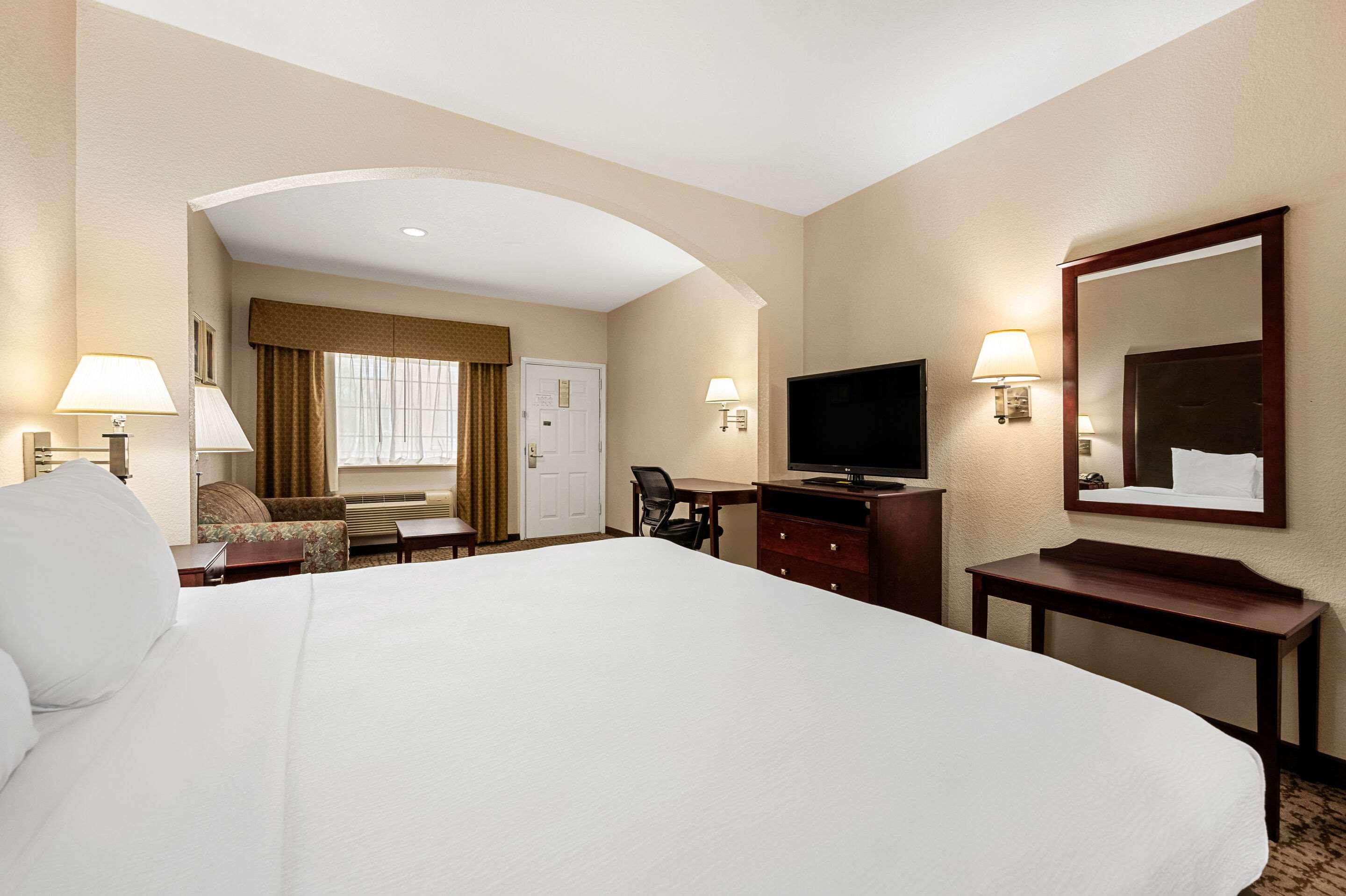 ROOM, KING BED