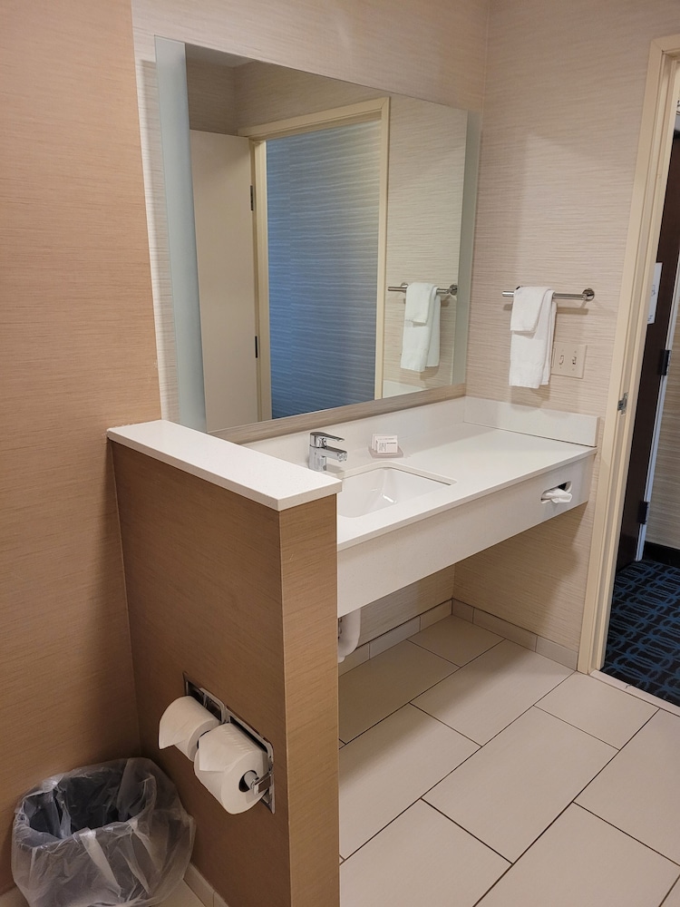 Fairfield Inn and Suites by Marriott Butte 39/41