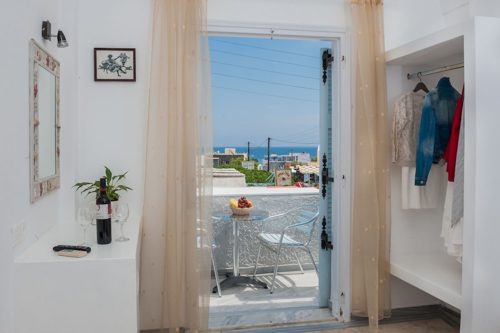 Join Us Low Cost Rooms 2/34