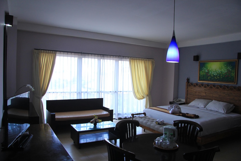 The Grand Santhi Hotel 51/69