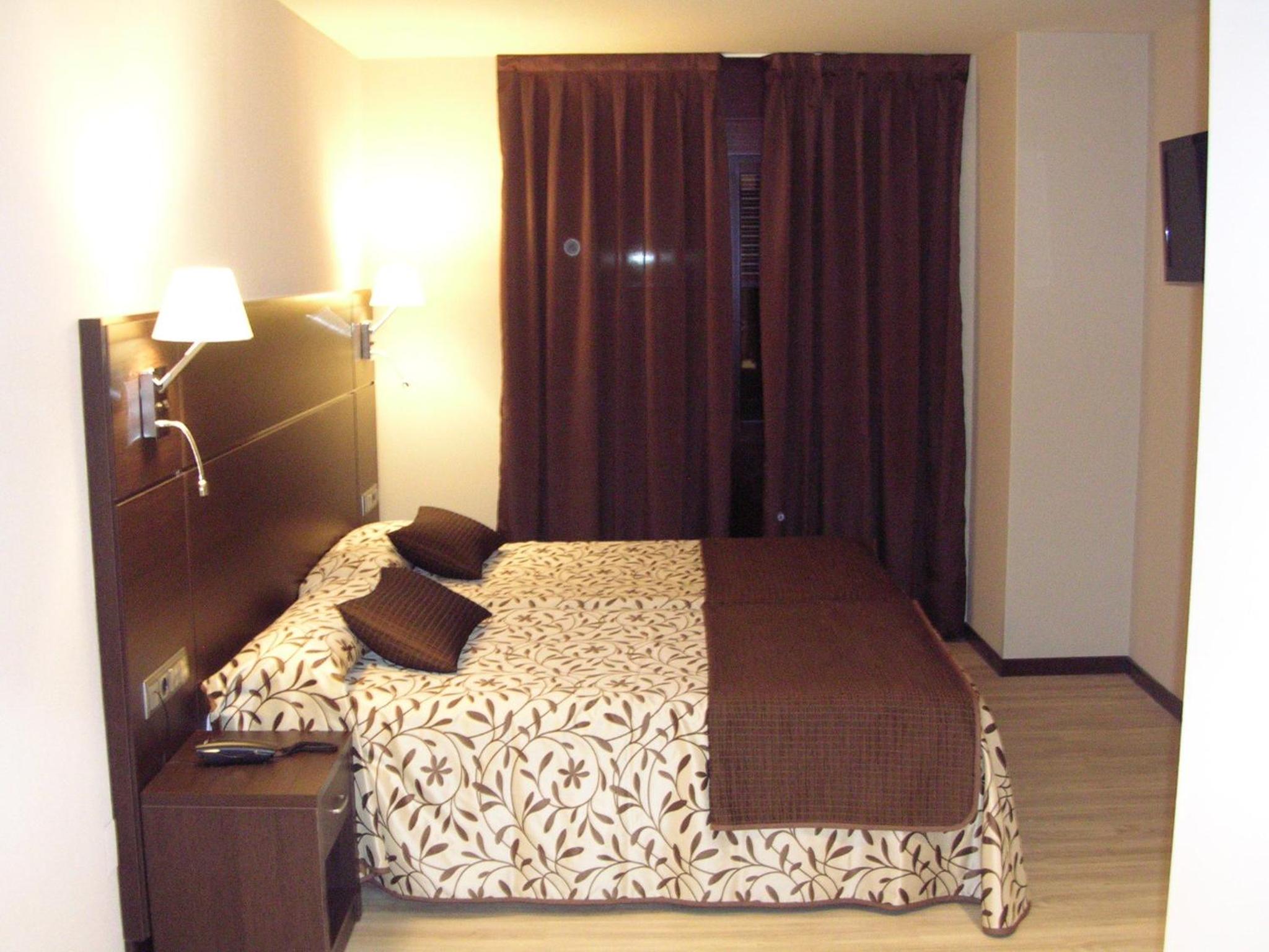 Room, Double Bed, Hot Tub