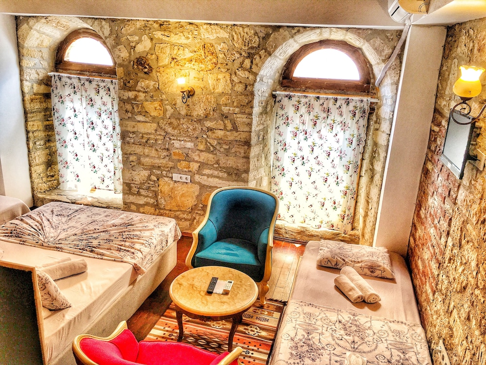 Parmis Boutique House 30/50
