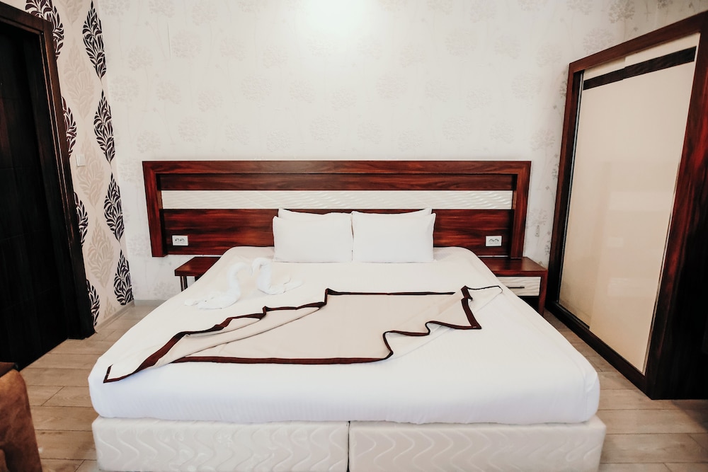Azd House Hotel 5/50