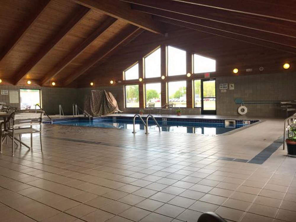 Fairbridge Inn Suites In Thorp Wi 23/47