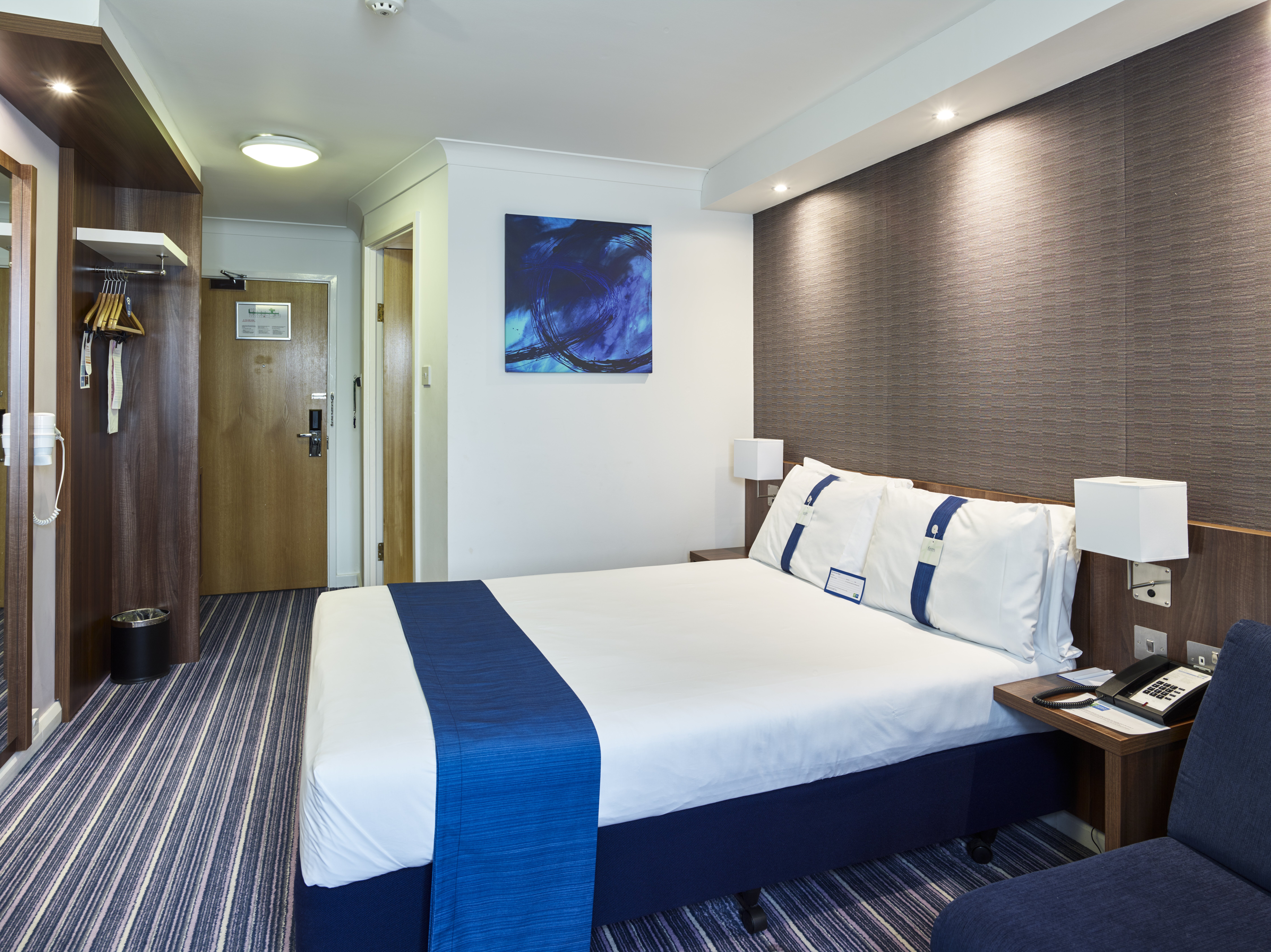 Holiday Inn Express Glenrothes 19/70