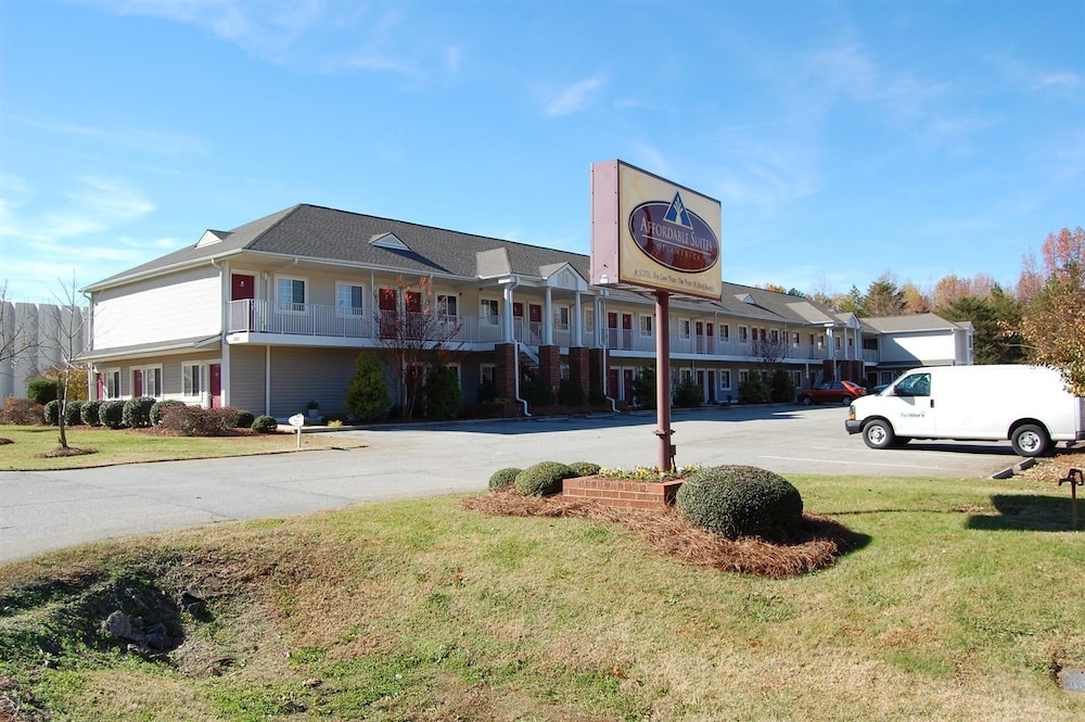 Affordable Suites Lexington 3/28