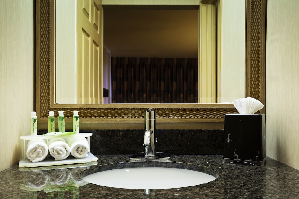 Holiday Inn Express At Monterey Bay 17/50