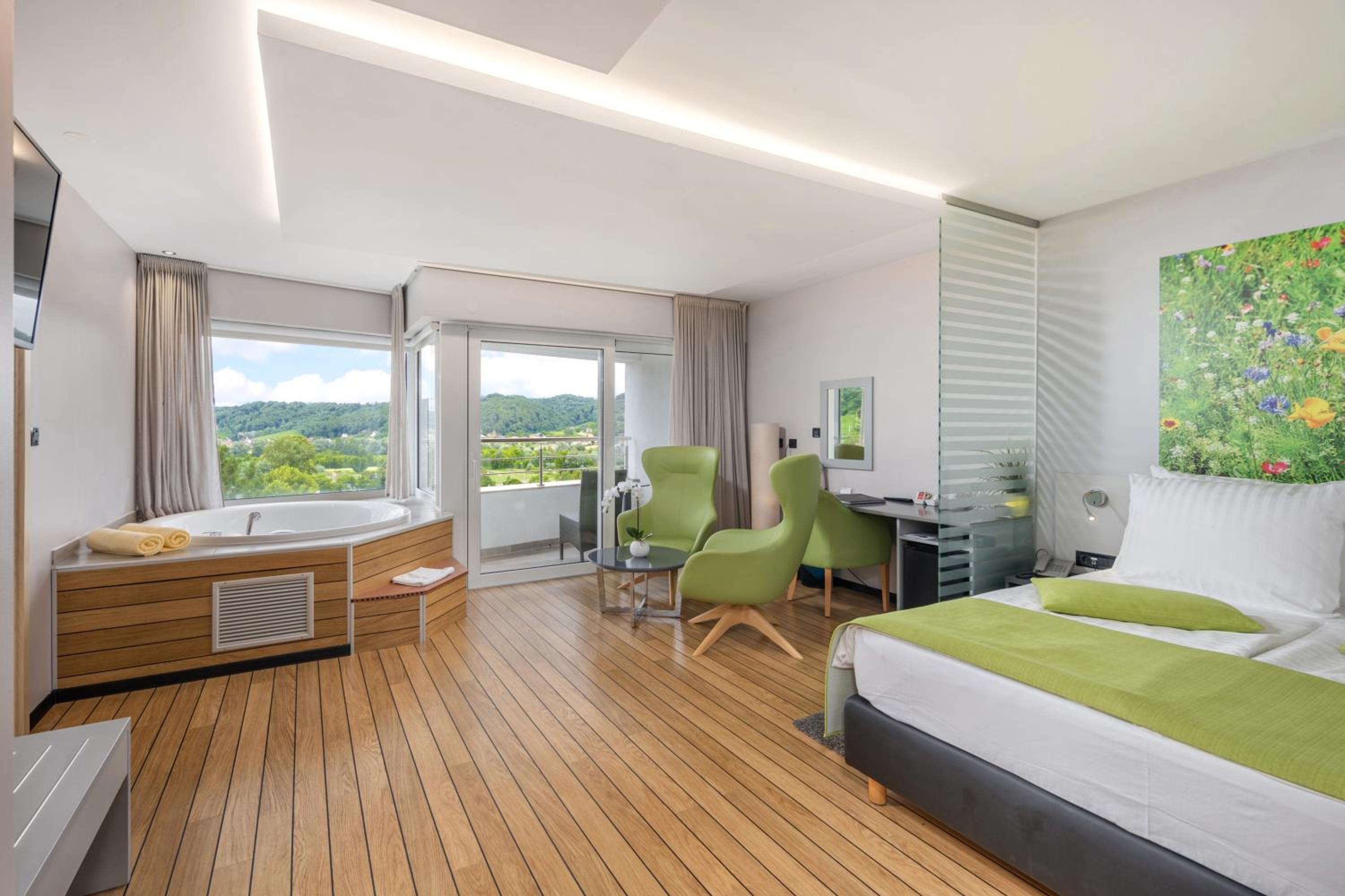 ROOM, DOUBLE BED, JETTED TUB, BALCONY