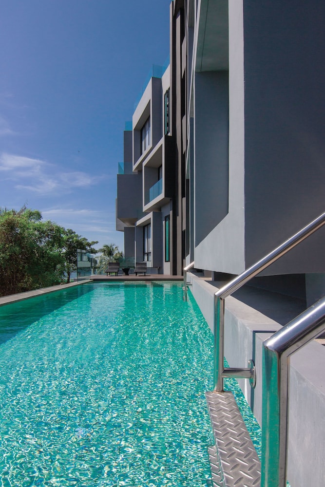 Kalm Bangsaen Hotel 44/47