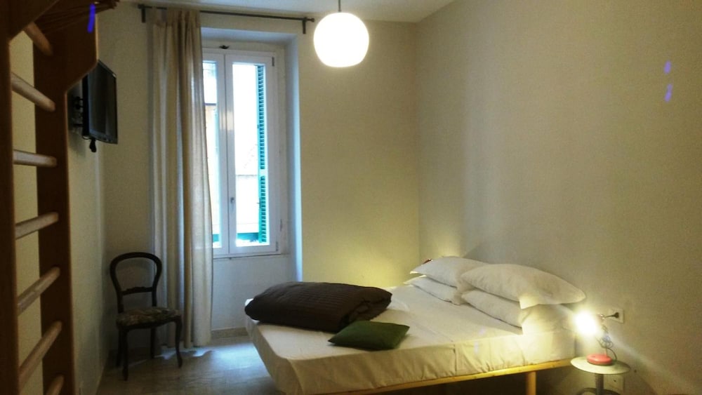 Roma Art Rooms 5/25