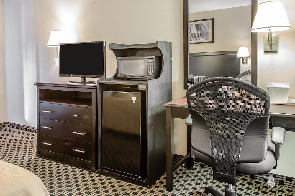 Econo Lodge West Haven 36/38