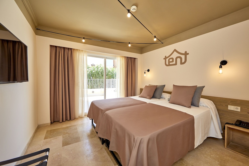 ROOM, SINGLE, DOUBLE BED, BALCONY