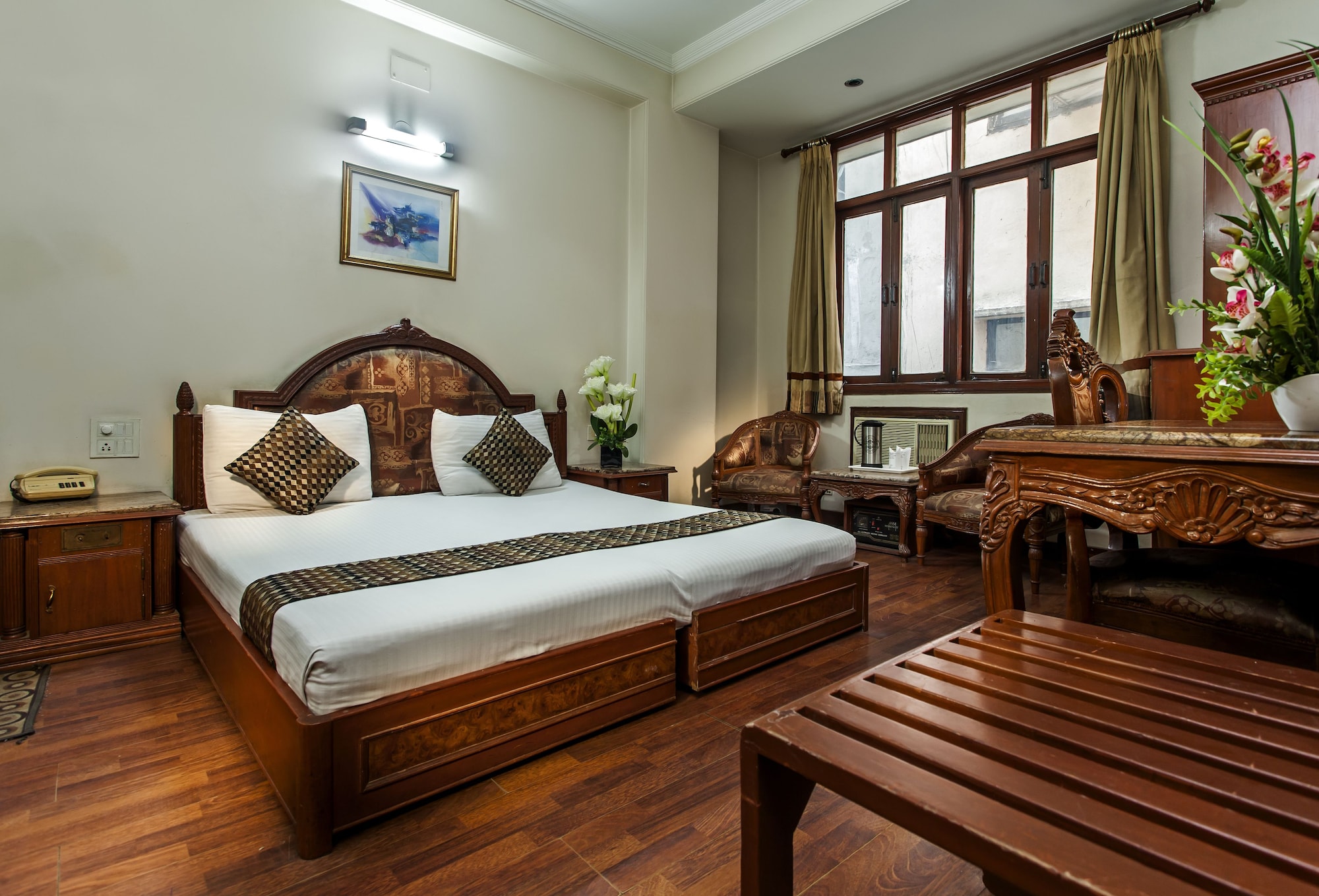 DELUXE, QUEEN BED
