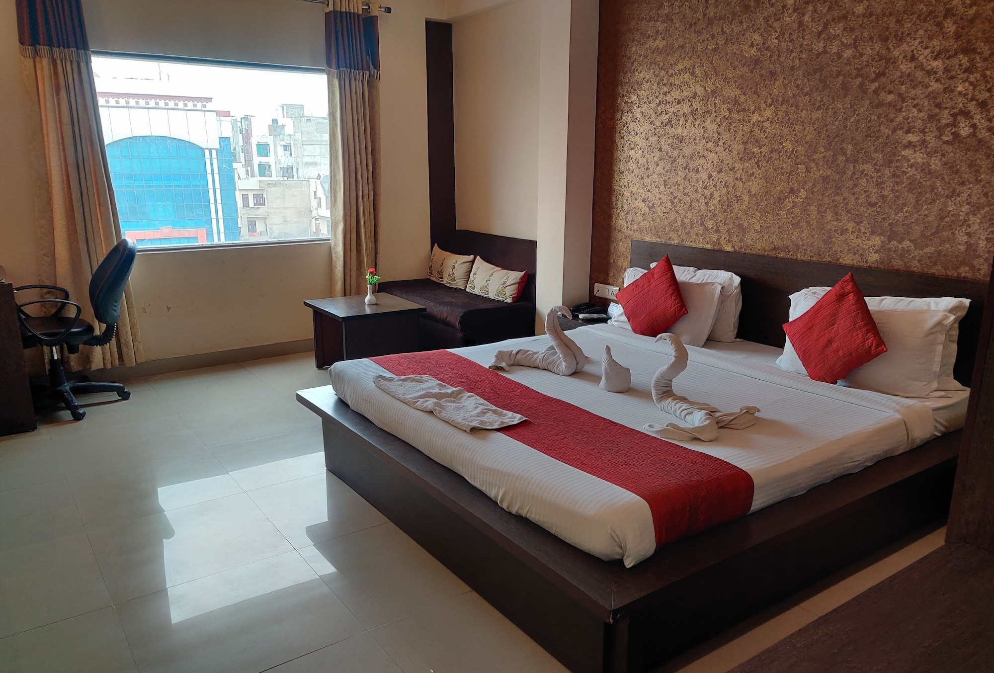 1 BEDROOM, ROYAL, DOUBLE BED, CITY VIEW