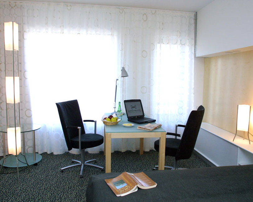 GLOSTRUP PARK HOTEL 48/50