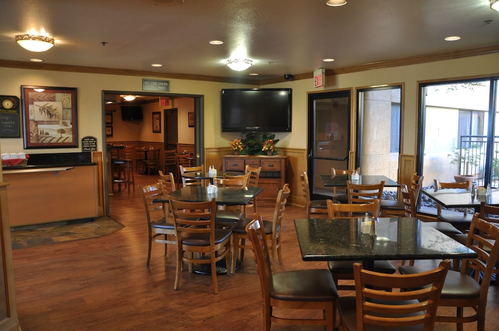 Oxford Suites Redding 47/64