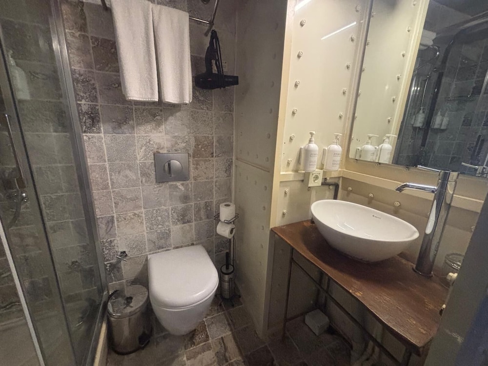 Sub Karakoy Hotel 46/47