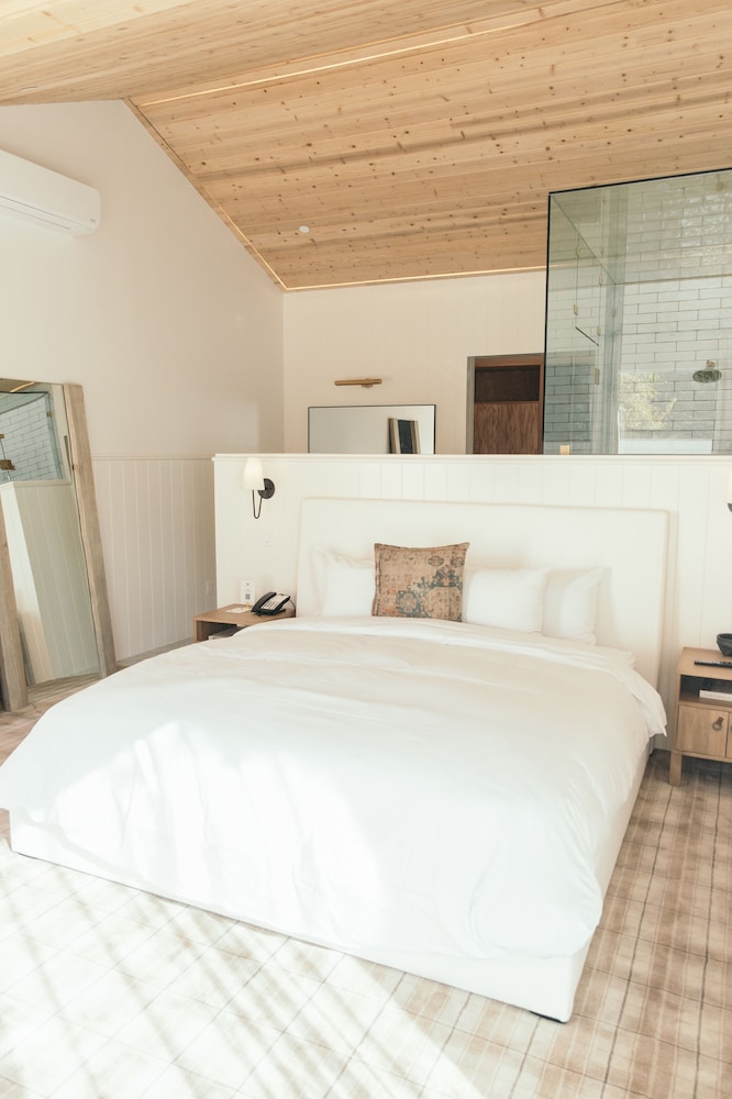 Cottage, Suite, Pavilion, King Bed
