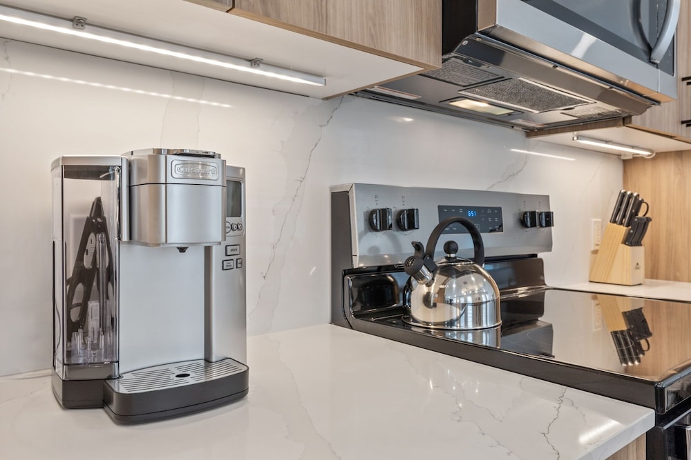 The Continental, powered by Placemakr 22/50