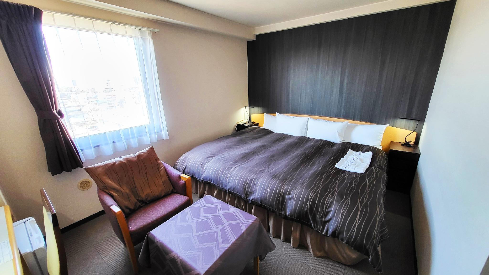 ROOM, KING BED