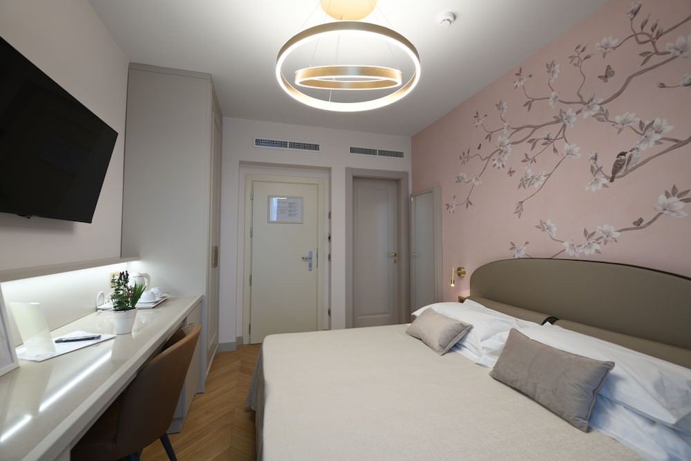 Hotel Dei Fiori 14/50