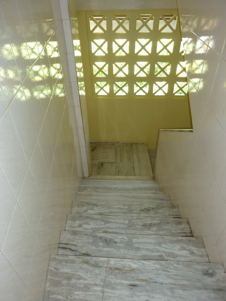 Hotel Midtown Andheri 26/34