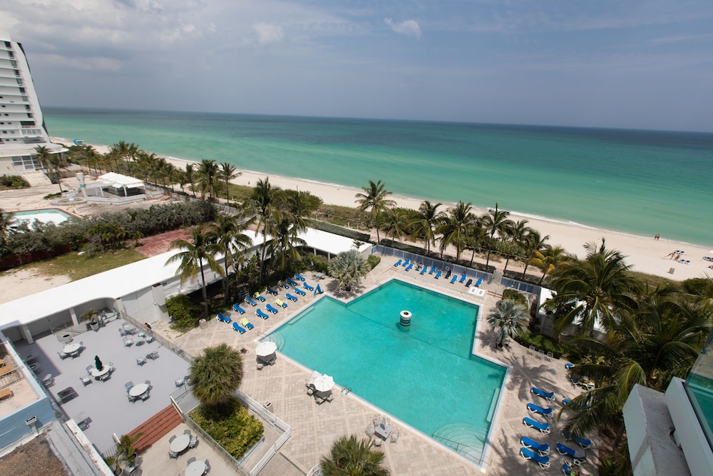 Sherry Frontenac Oceanfront Hotel 45/49