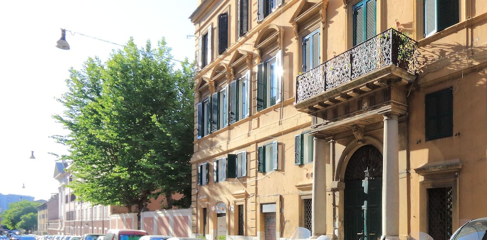 Design Flat for 4 near Colosseum 1/24