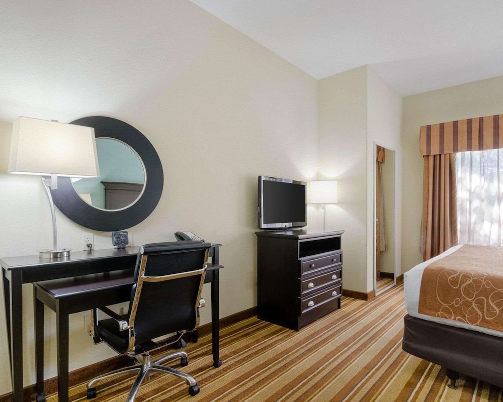 Comfort Suites Topeka Northwest 11/32