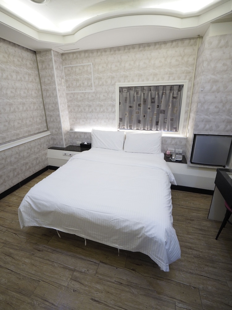 HeYue Hotel 24/55
