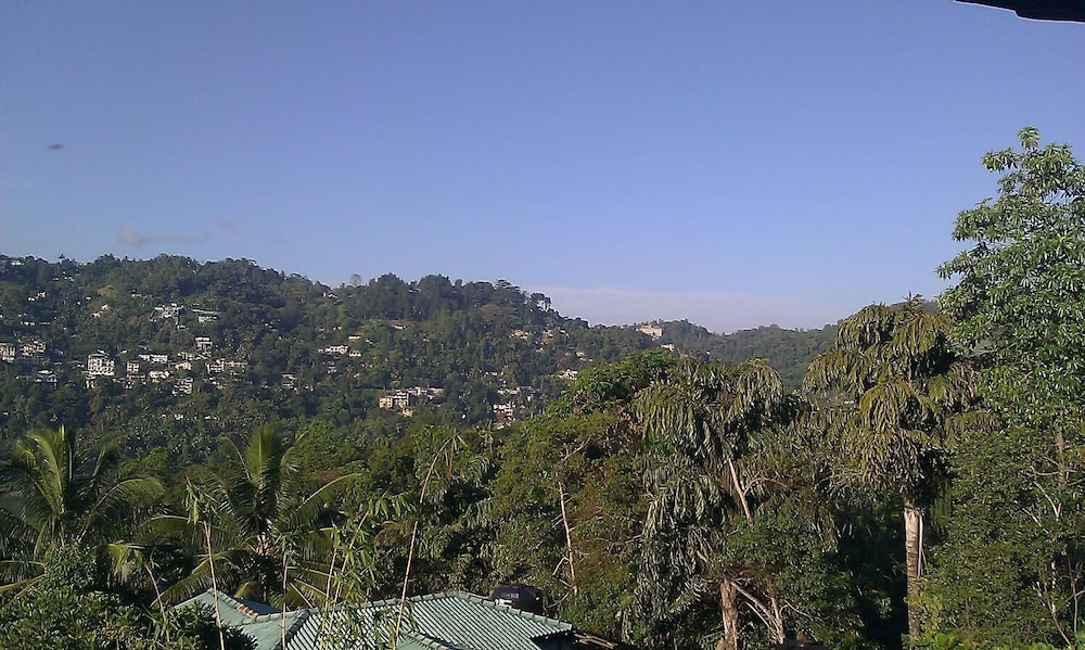 Deer Point Hotel Kandy 29/41