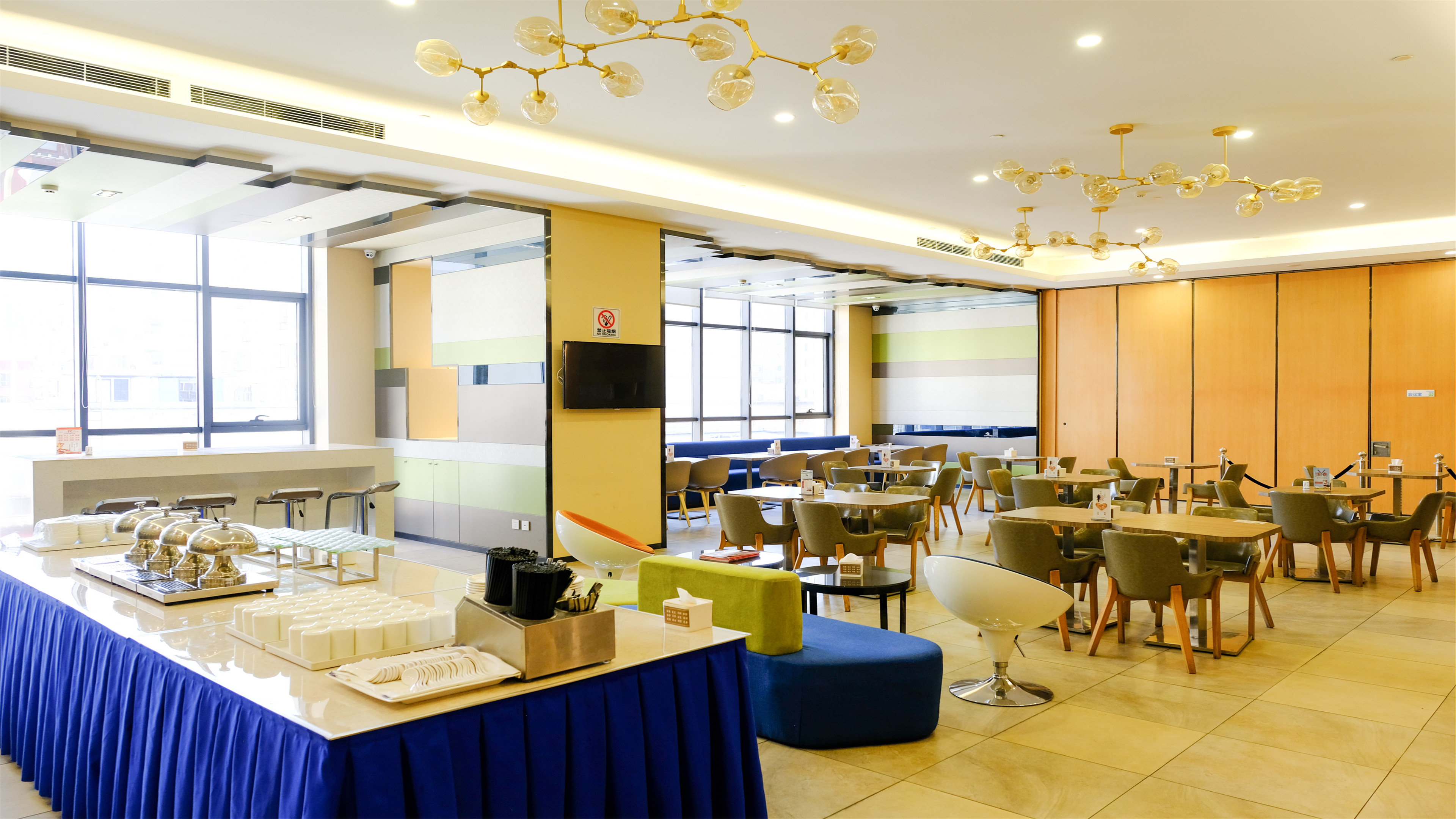 HOLIDAY INN EXPRESS ZHANGJIAKOU PARK VIEW 34/50