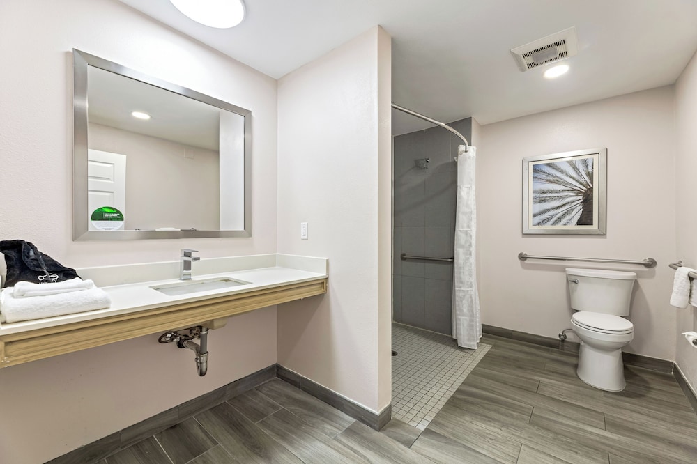 GreenTree Pasadena Inn 54/57