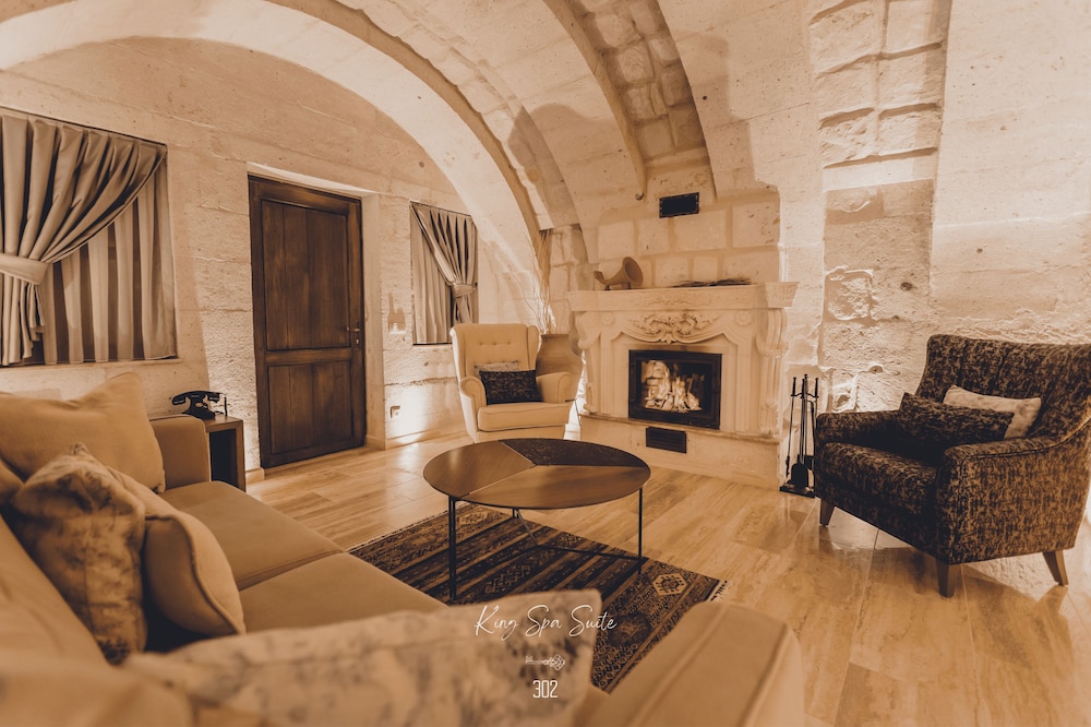 Nino Cave Suites 30/50