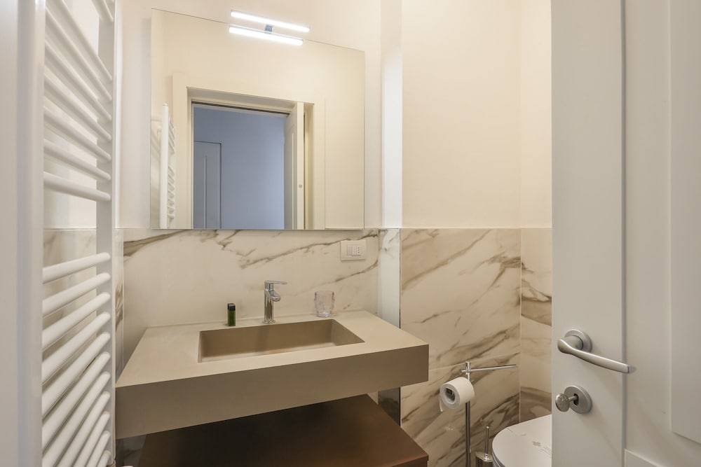 Florence Apartment Great Location - Hosted by Sweetstay 14/14