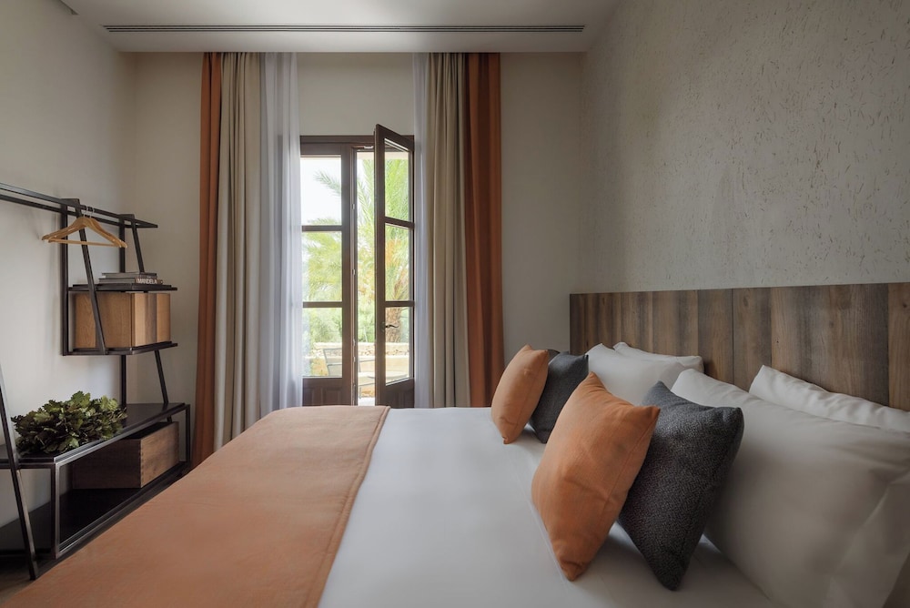 Momentum Wellness Bio Resort 18/75
