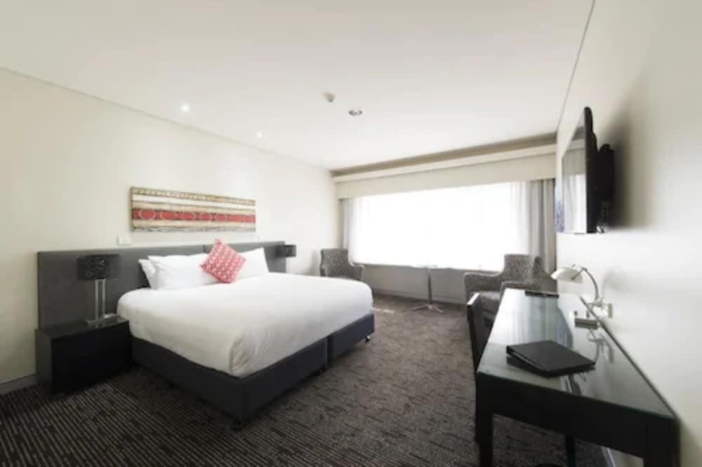 EXECUTIVE, SUITE, KING BED