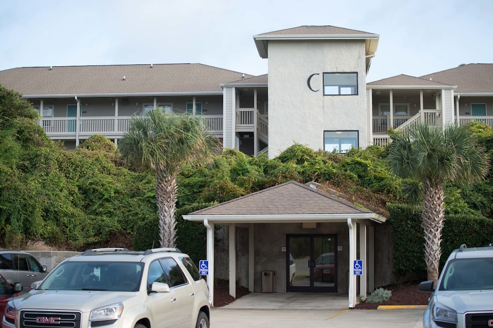 Atlantic Beach Resort, A Ramada 9/68
