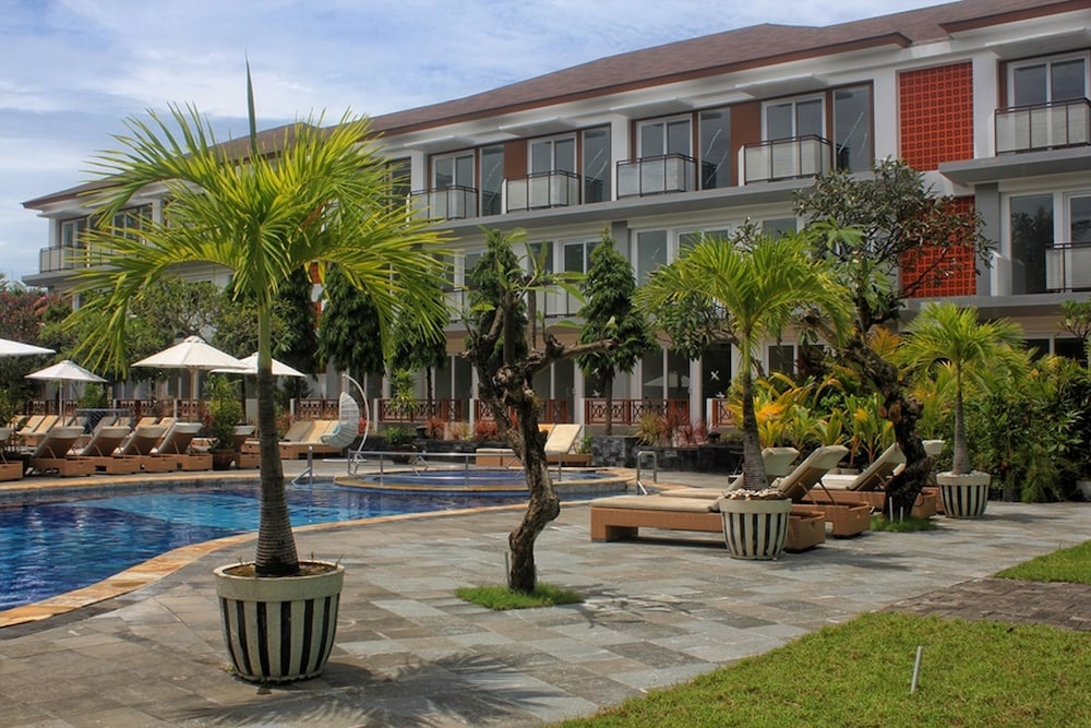 Kuta Beach Club Hotel 5/57