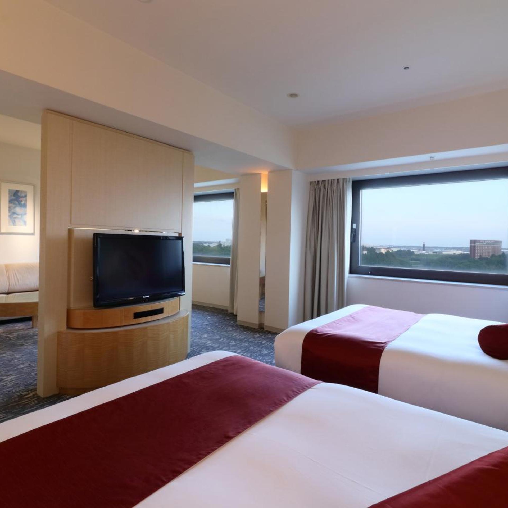 Junior Suite, 2 Double Beds, Airport View, High Floor