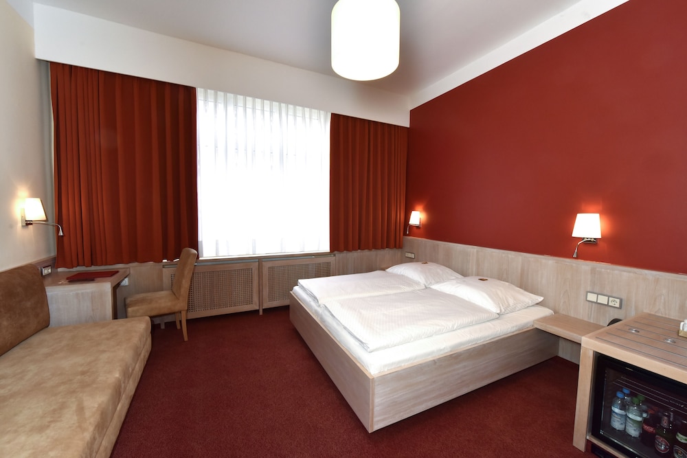 City Partner Hotel Adria 24/84